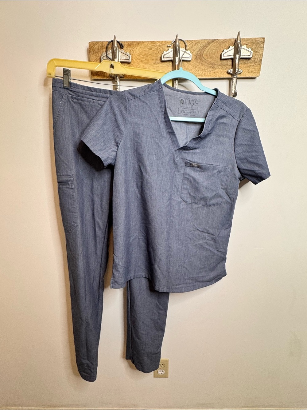Figs Technical Collection Light Denim color Scrub Set- small - Picture 2 of 13
